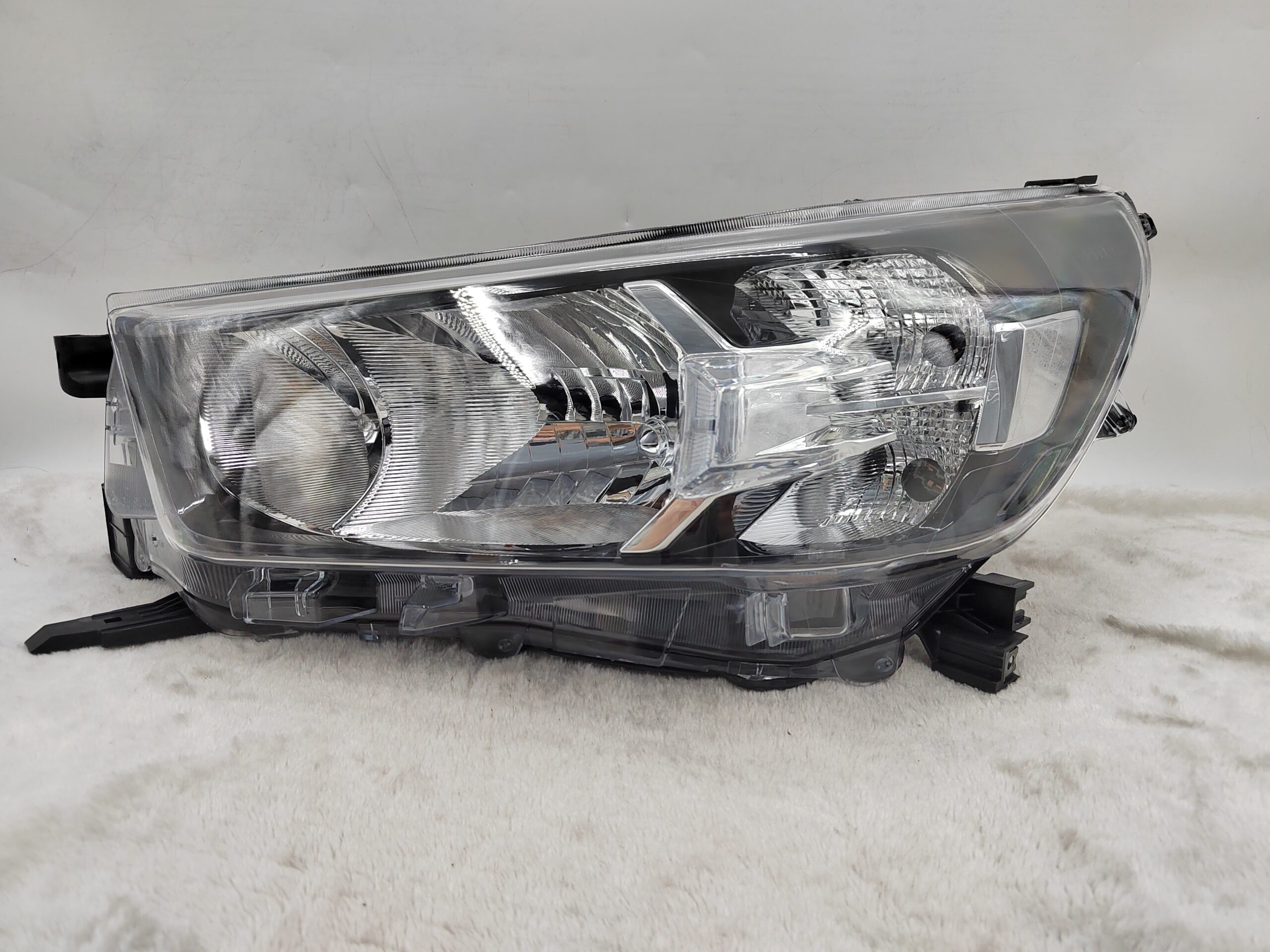 TOYOTA HILUX REVO 2020-2023 HALOGEN L.H.S HEADLIGHT ASSEMBLY