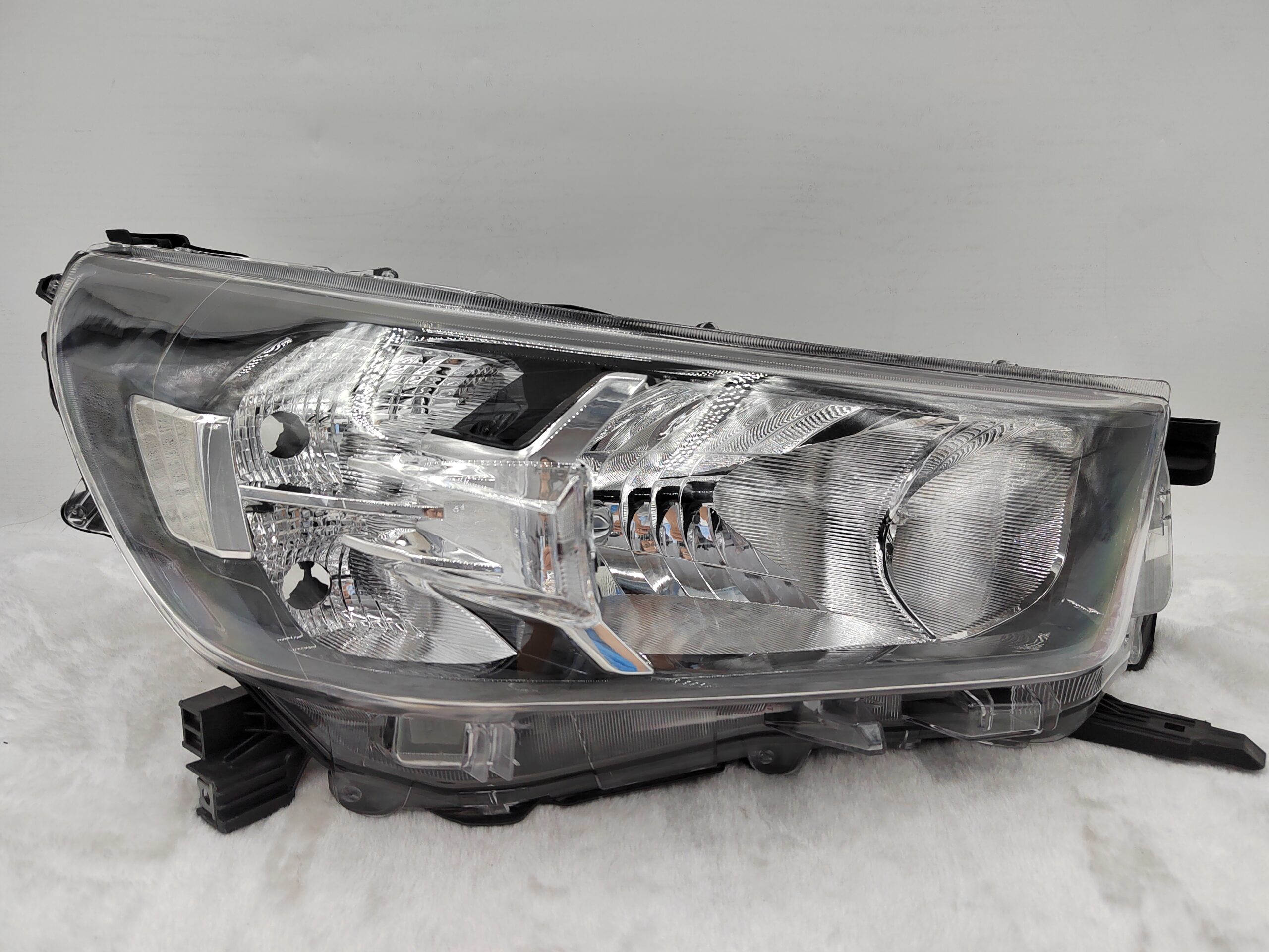 TOYOTA HILUX REVO 2020-2023 HALOGEN R.H.S HEADLIGHT ASSEMBLY