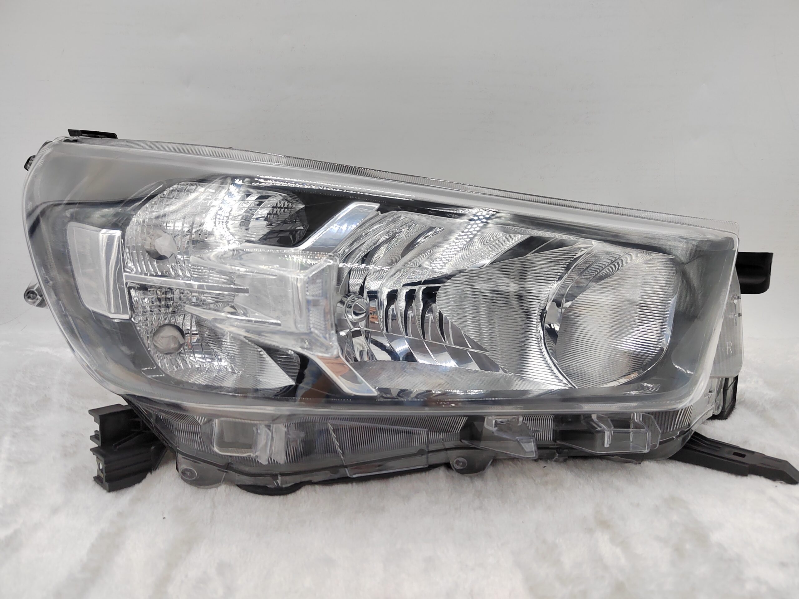 TOYOTA HILUX REVO 2020-2023 HALOGEN R.H.S HEADLIGHT ASSEMBLY