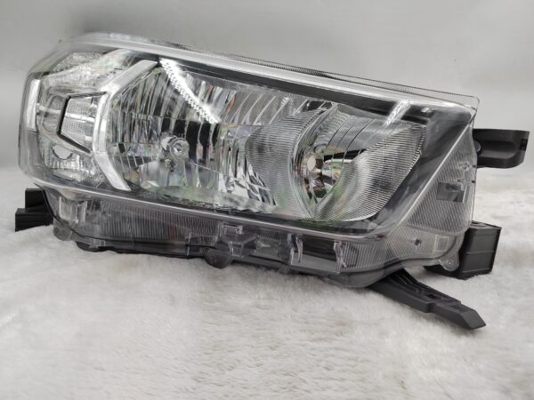 TOYOTA HILUX REVO 2020-2023 HALOGEN R.H.S HEADLIGHT ASSEMBLY