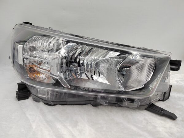 TOYOTA HILUX REVO 2020-2023 HALOGEN R.H.S HEADLIGHT ASSEMBLY