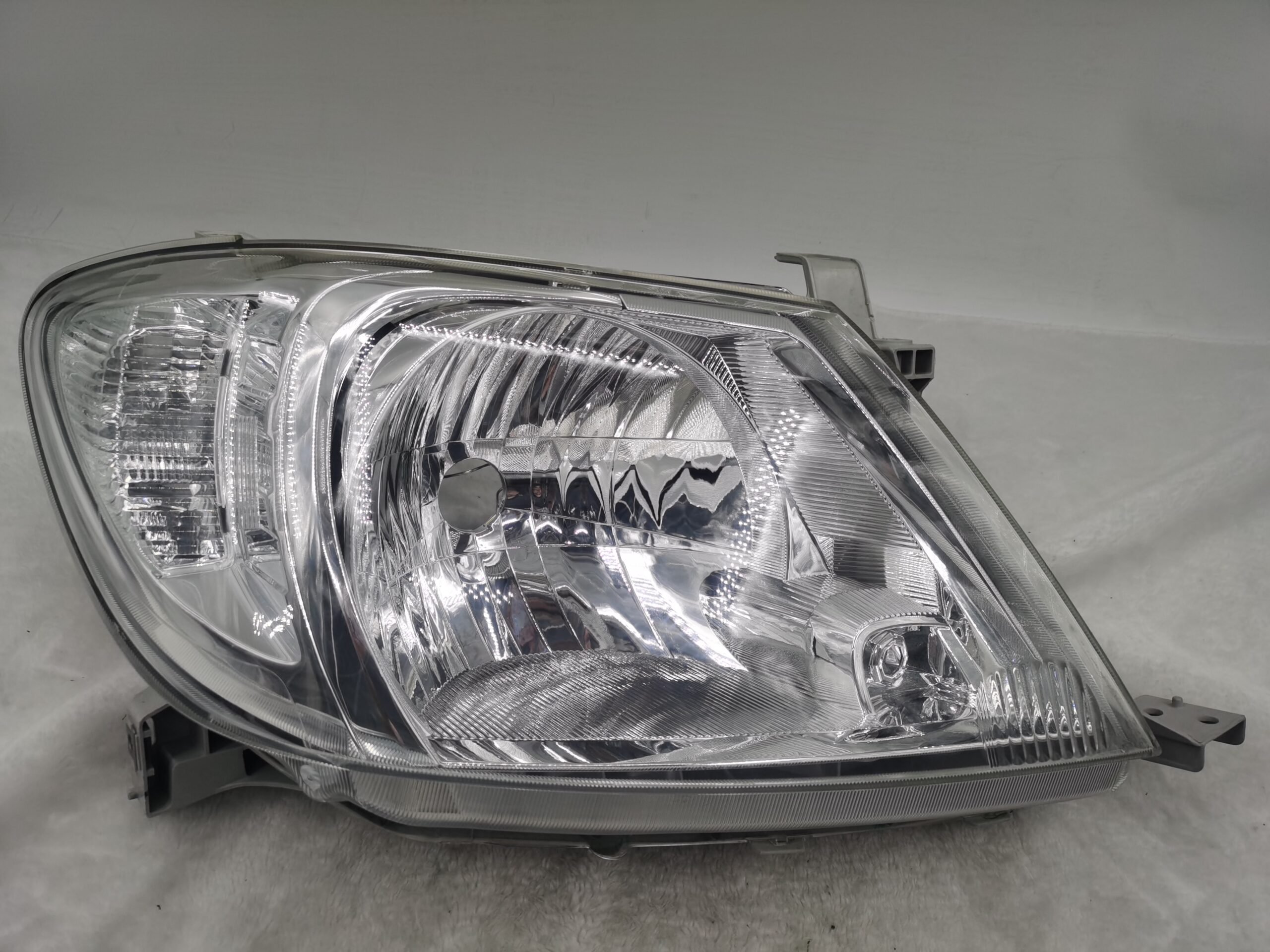 TOYOTA HILUX VIGO 2005-2010 HALOGEN R.H.S HEADLIGHT ASSEMBLY