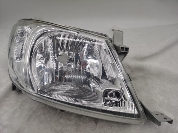 TOYOTA HILUX VIGO 2005-2010 HALOGEN R.H.S HEADLIGHT ASSEMBLY