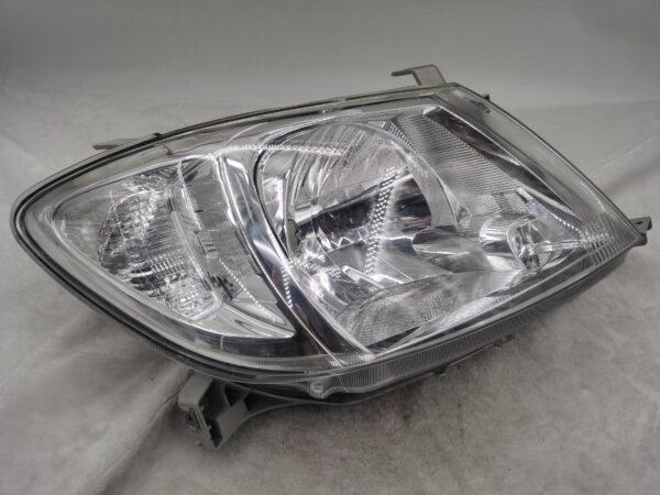 TOYOTA HILUX VIGO 2005-2010 HALOGEN R.H.S HEADLIGHT ASSEMBLY