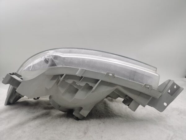 TOYOTA HILUX VIGO 2005-2010 HALOGEN R.H.S HEADLIGHT ASSEMBLY