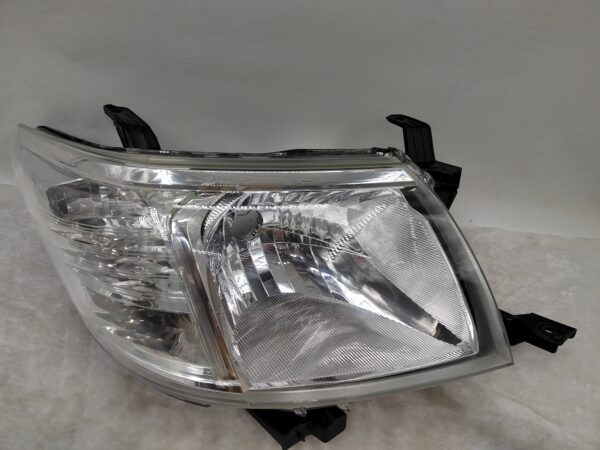 TOYOTA HILUX VIGO 2011-2014 HALOGEN R.H.S HEADLIGHT ASSEMBLY