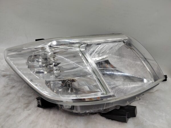 TOYOTA HILUX VIGO 2011-2014 HALOGEN R.H.S HEADLIGHT ASSEMBLY