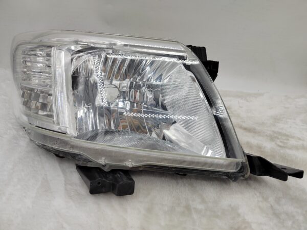 TOYOTA HILUX VIGO 2011-2014 HALOGEN R.H.S HEADLIGHT ASSEMBLY