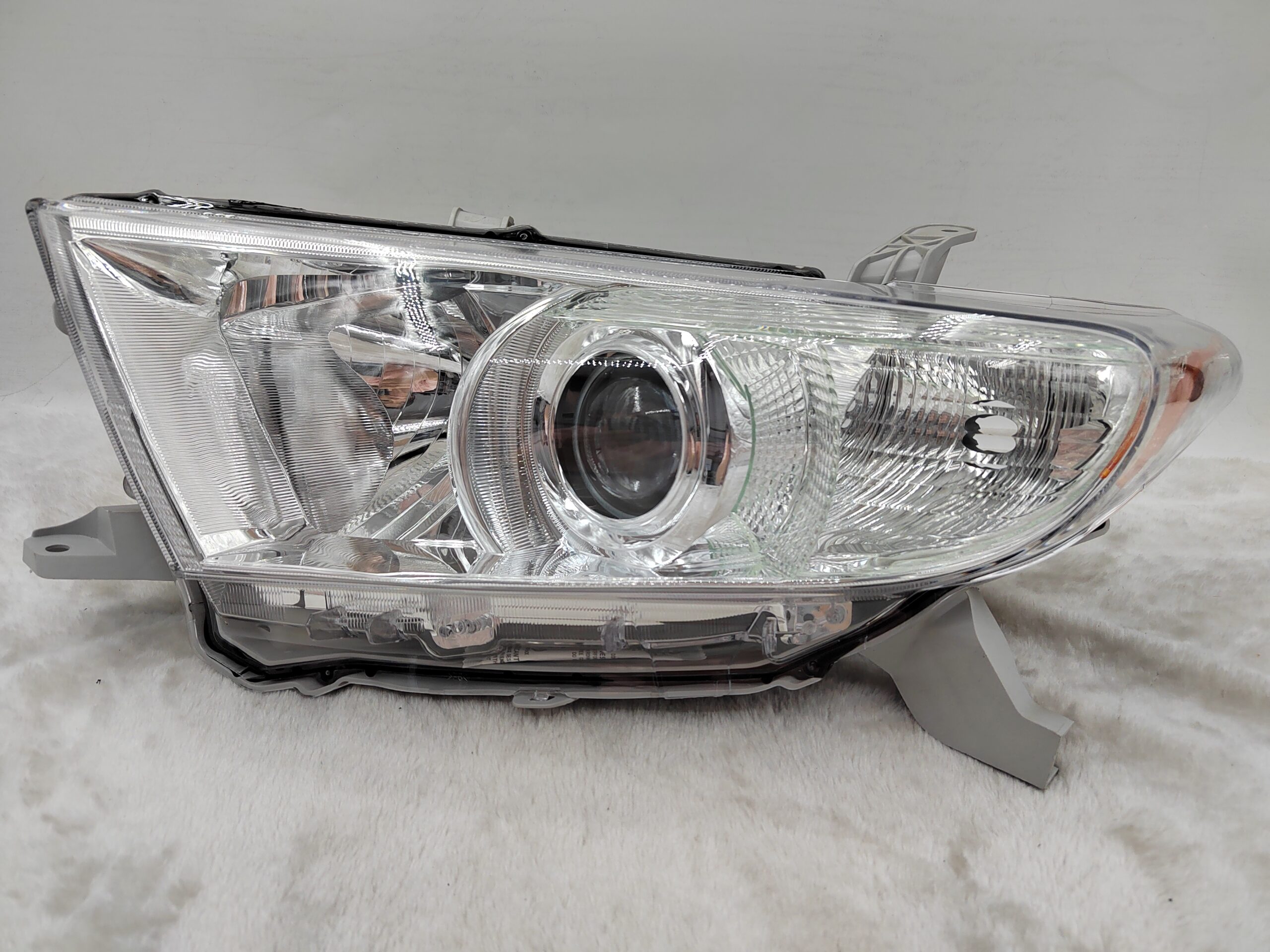 TOYOTA KLUGER 2011-2013 HALOGEN L.H.S HEADLIGHT ASSEMBLY