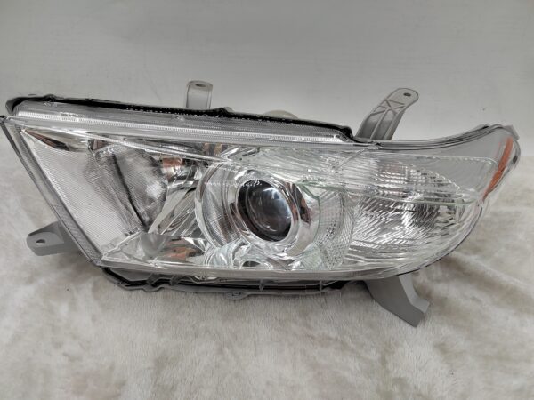 TOYOTA KLUGER 2011-2013 HALOGEN L.H.S HEADLIGHT ASSEMBLY