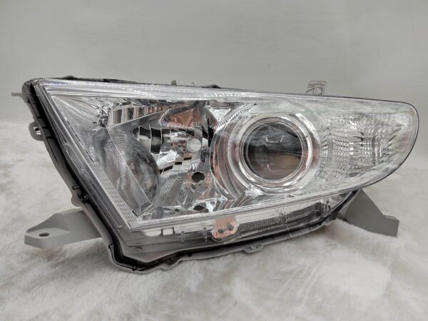 TOYOTA KLUGER 2011-2013 HALOGEN L.H.S HEADLIGHT ASSEMBLY