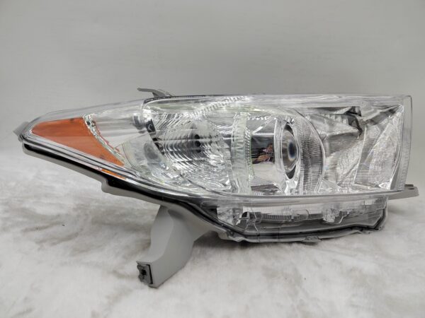 TOYOTA KLUGER 2011-2013 HALOGEN R.H.S HEADLIGHT ASSEMBLY