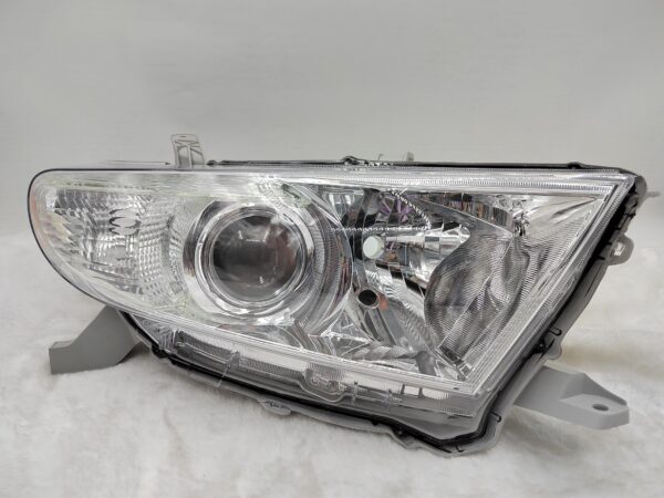 TOYOTA KLUGER 2011-2013 HALOGEN R.H.S HEADLIGHT ASSEMBLY