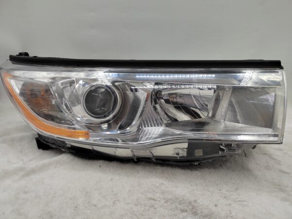 TOYOTA KLUGER 2014-2016 HALOGEN R.H.S HEADLIGHT ASSEMBLY