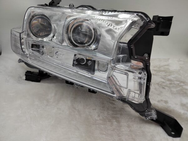 TOYOTA LANDCRUISER 200 SERIES VDJ200R 2016-2021 LED R.H.S HEADLIGHT ASSEMBLY