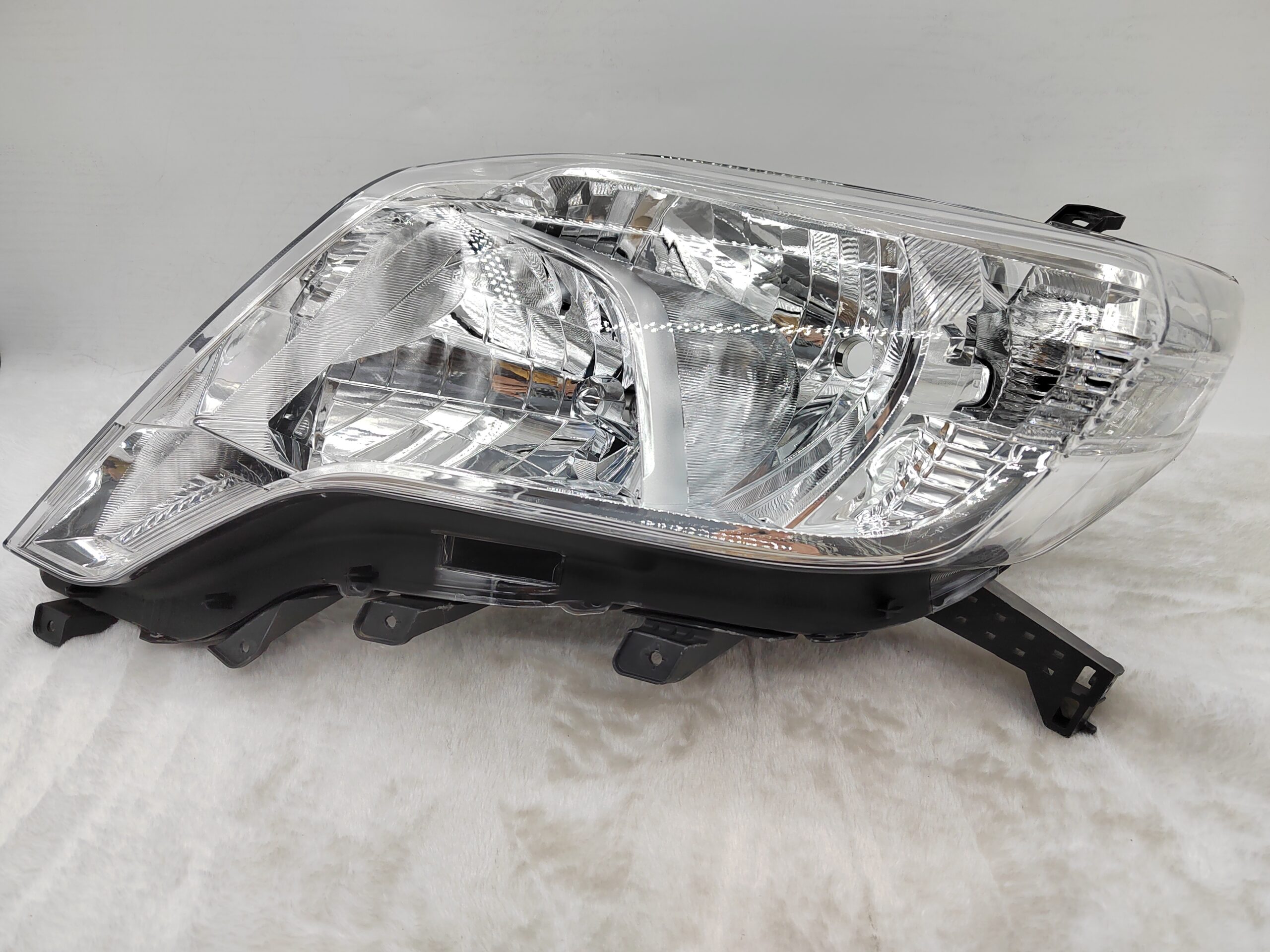 TOYOTA LANDCRUISER PRADO 150 GDJ150W 2014-2017 HALOGEN L.H.S HEADLIGHT ASSEMBLY