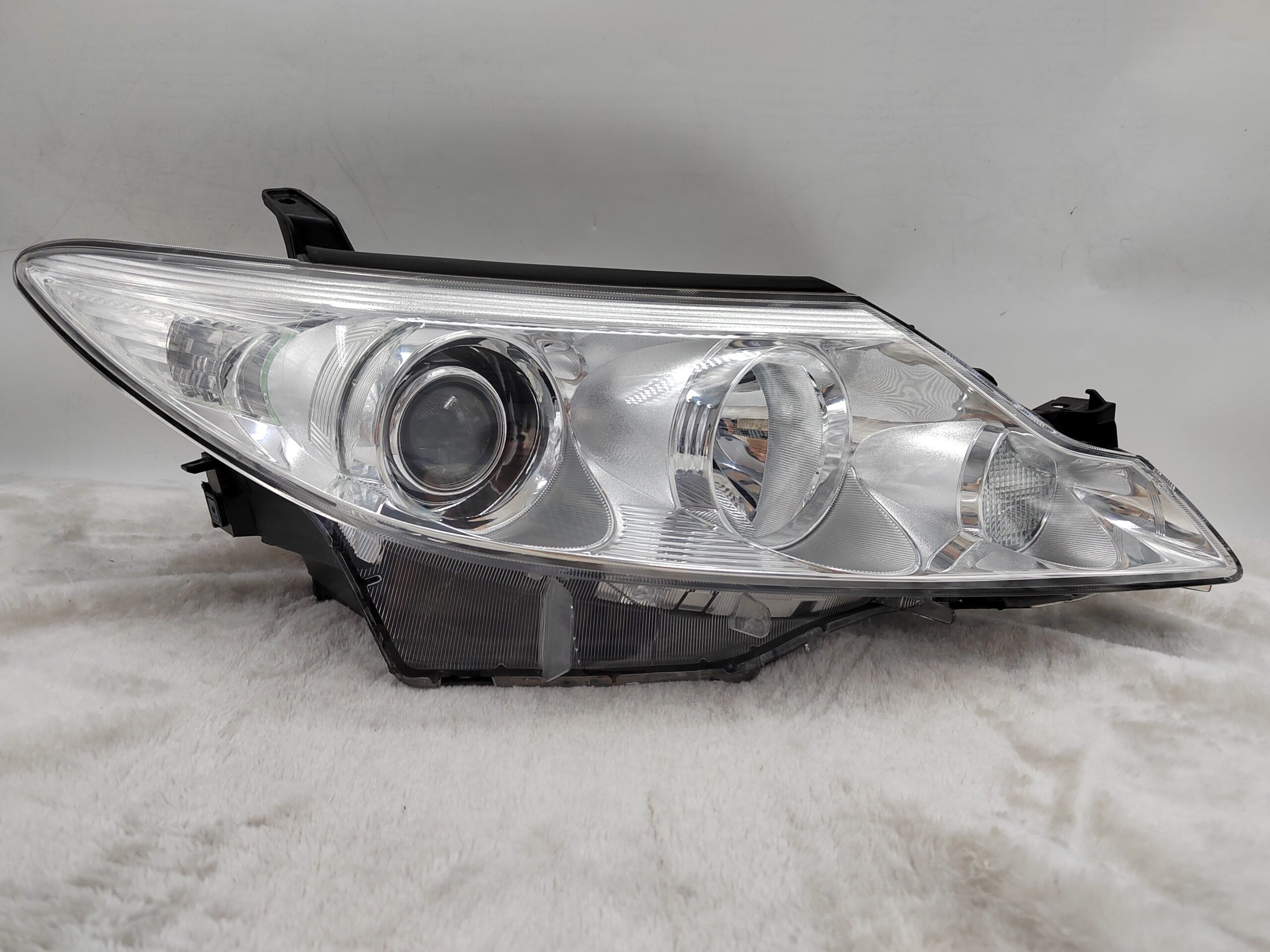 TOYOTA TARAGO/PREVIA ESTIMA 2009-2019 XENON R.H.S HEADLIGHT ASSEMBLY