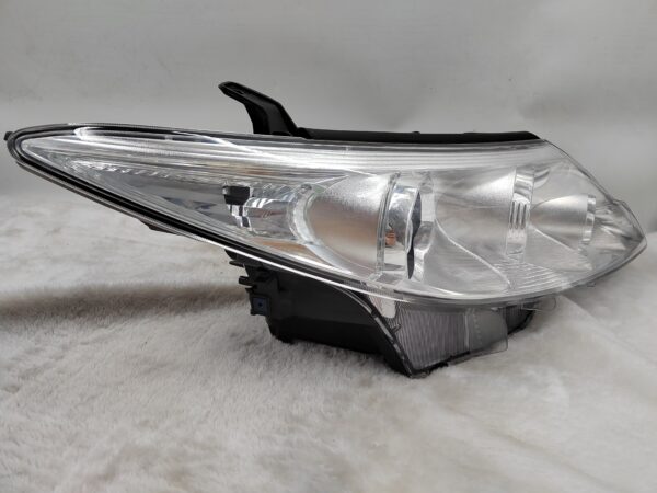 TOYOTA TARAGO/PREVIA ESTIMA 2009-2019 XENON R.H.S HEADLIGHT ASSEMBLY