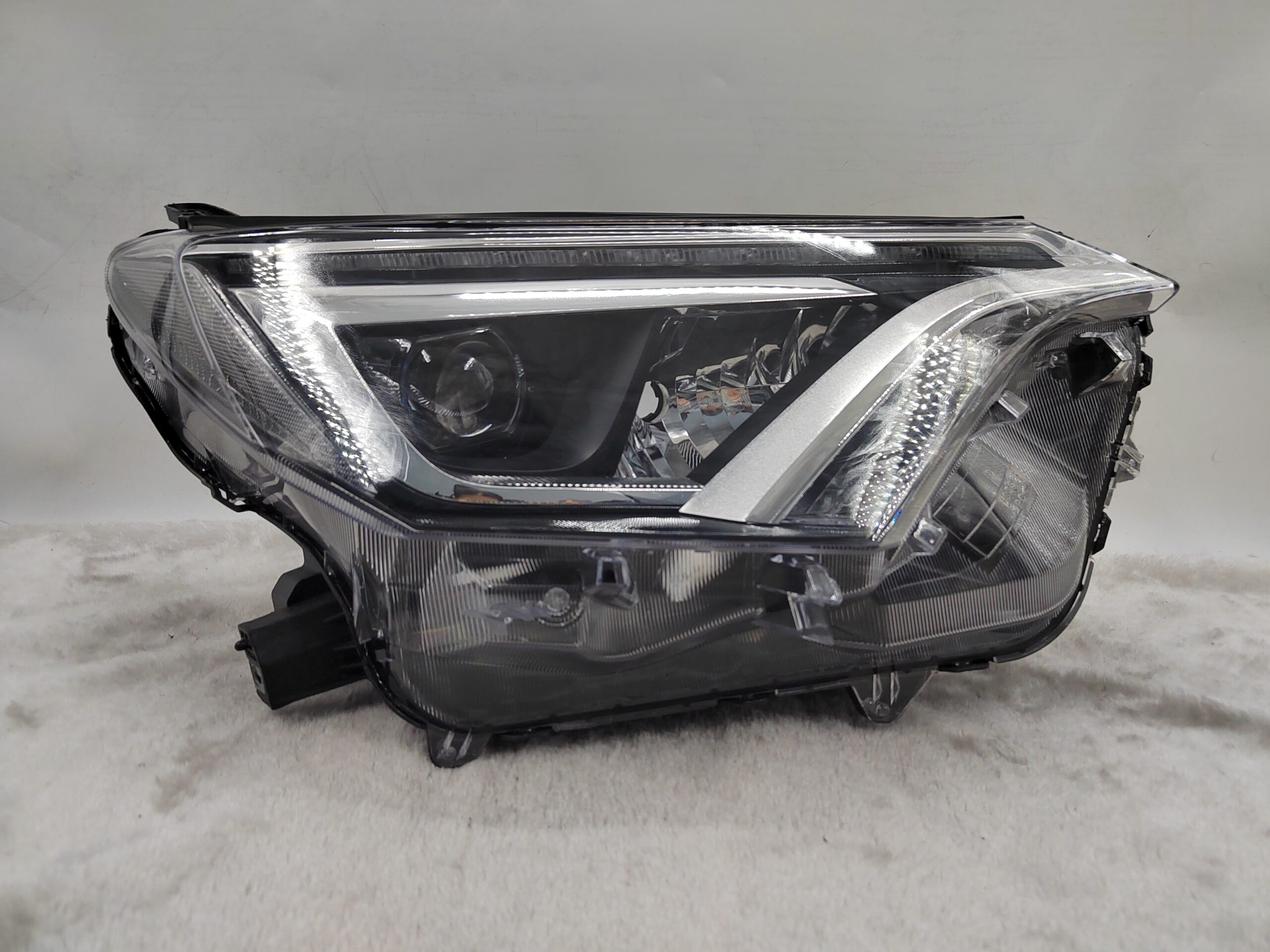 TOYOTA RAV4 4.5 XA40 2016-2018 LED R.H.S HEADLIGHT ASSEMBLY