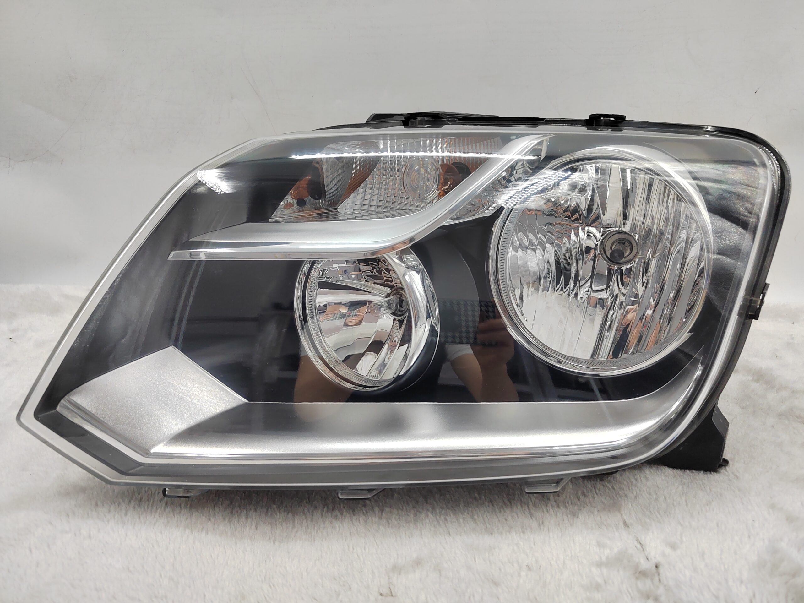 VOLKSWAGEN AMAROK V6 2011-2021 HALOGEN L.H.S HEADLIGHT ASSEMBLY