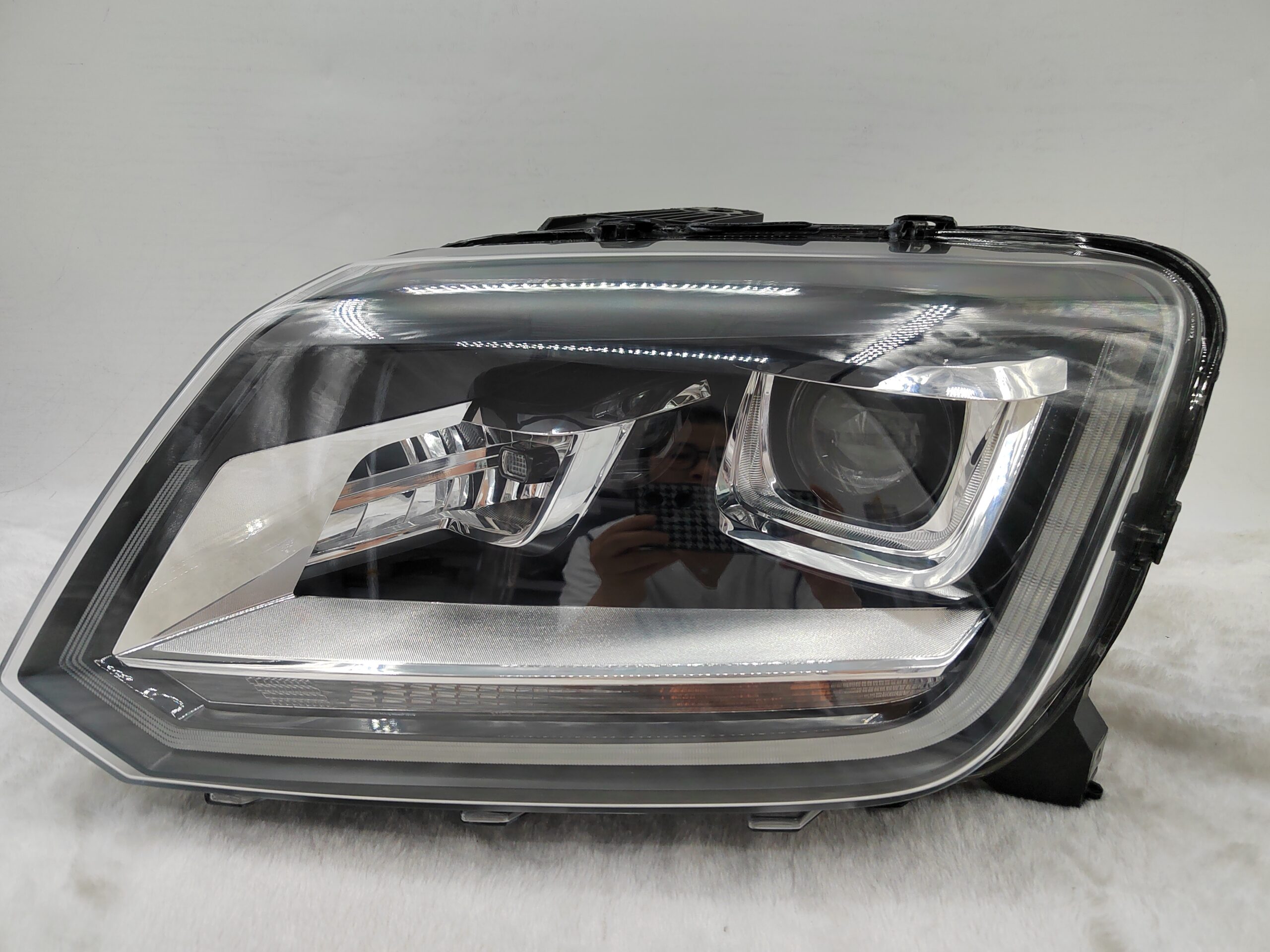 VOLKSWAGEN AMAROK V6 2011-2021 XENON L.H.S HEADLIGHT ASSEMBLY