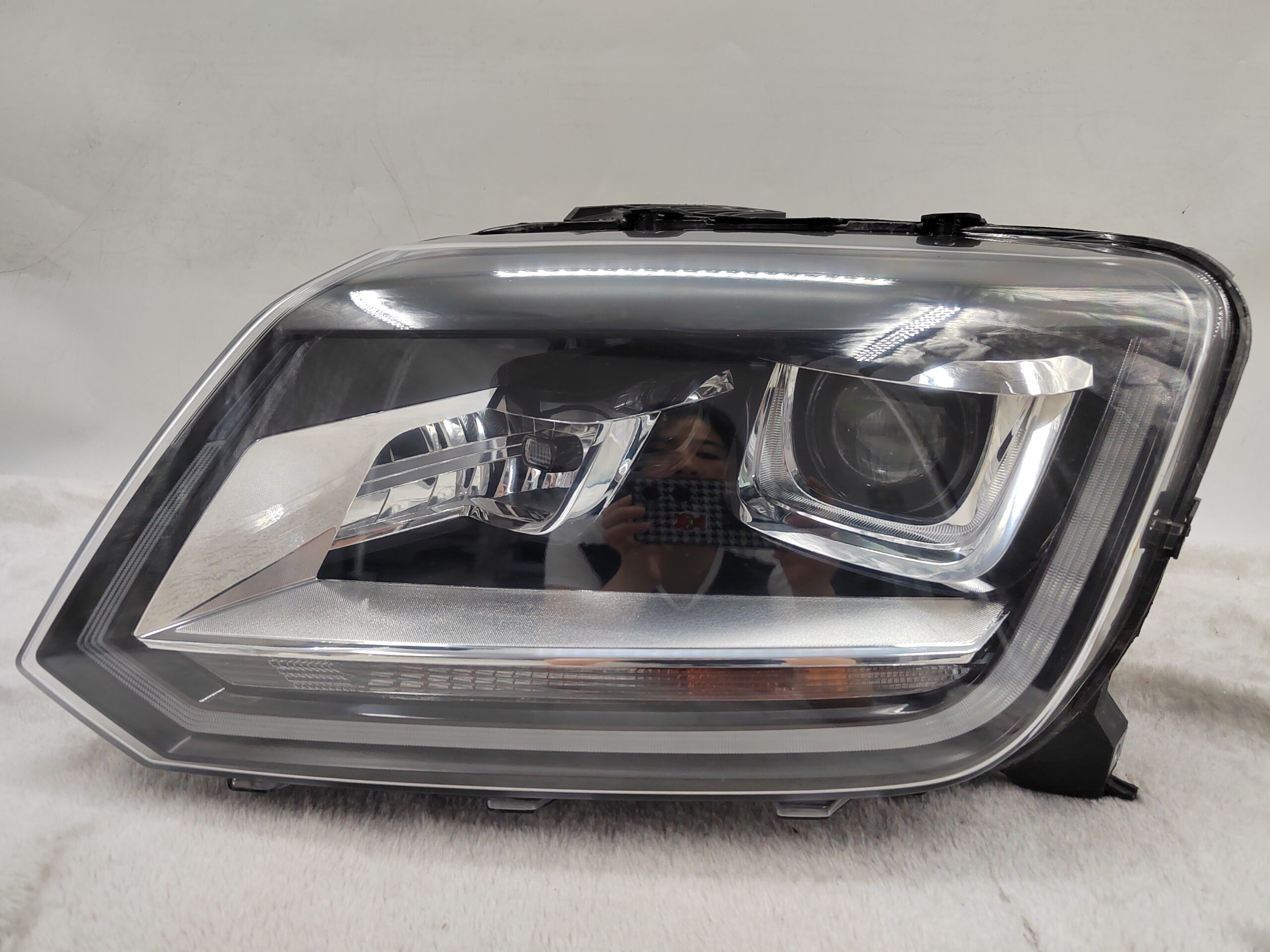 VOLKSWAGEN AMAROK V6 2011-2021 XENON L.H.S HEADLIGHT ASSEMBLY