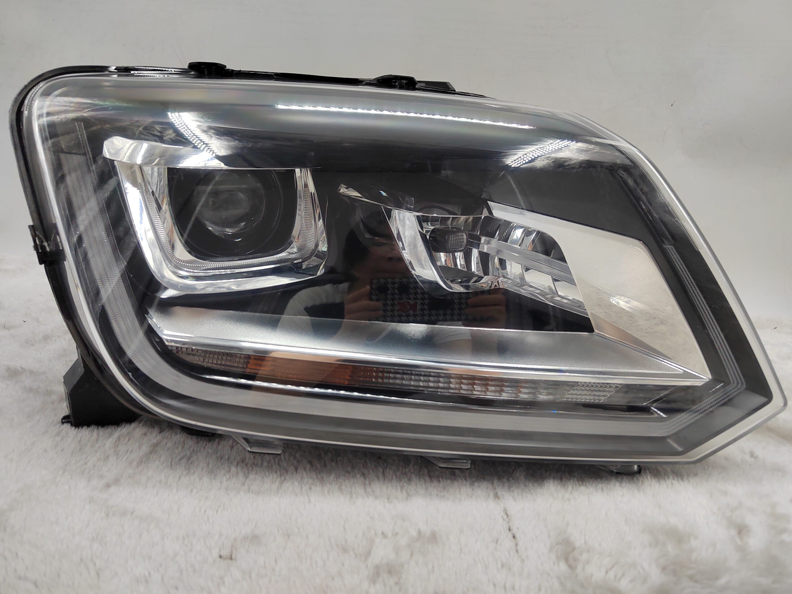 VOLKSWAGEN AMAROK V6 2011-2021 XENON R.H.S HEADLIGHT ASSEMBLY