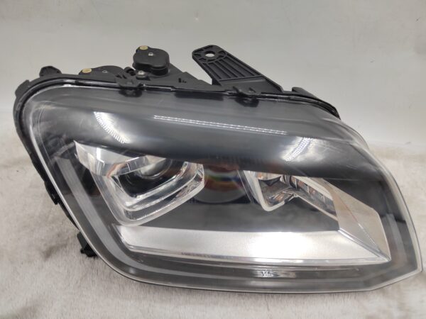 VOLKSWAGEN AMAROK V6 2011-2021 XENON R.H.S HEADLIGHT ASSEMBLY