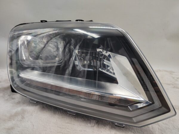 VOLKSWAGEN AMAROK V6 2011-2021 XENON R.H.S HEADLIGHT ASSEMBLY