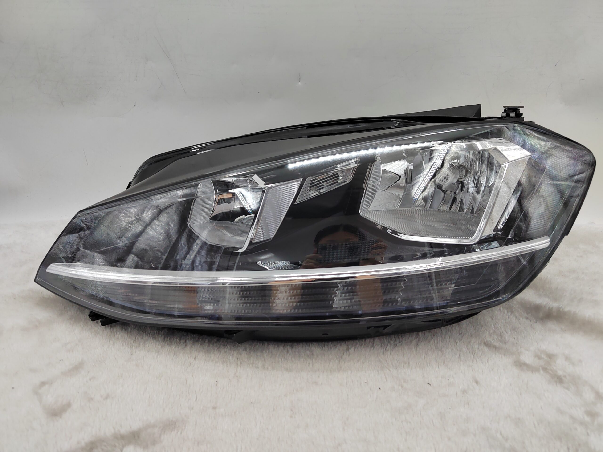 VOLKSWAGEN GOLF 2017-2019 HALOGEN L.H.S HEADLIGHT ASSEMBLY