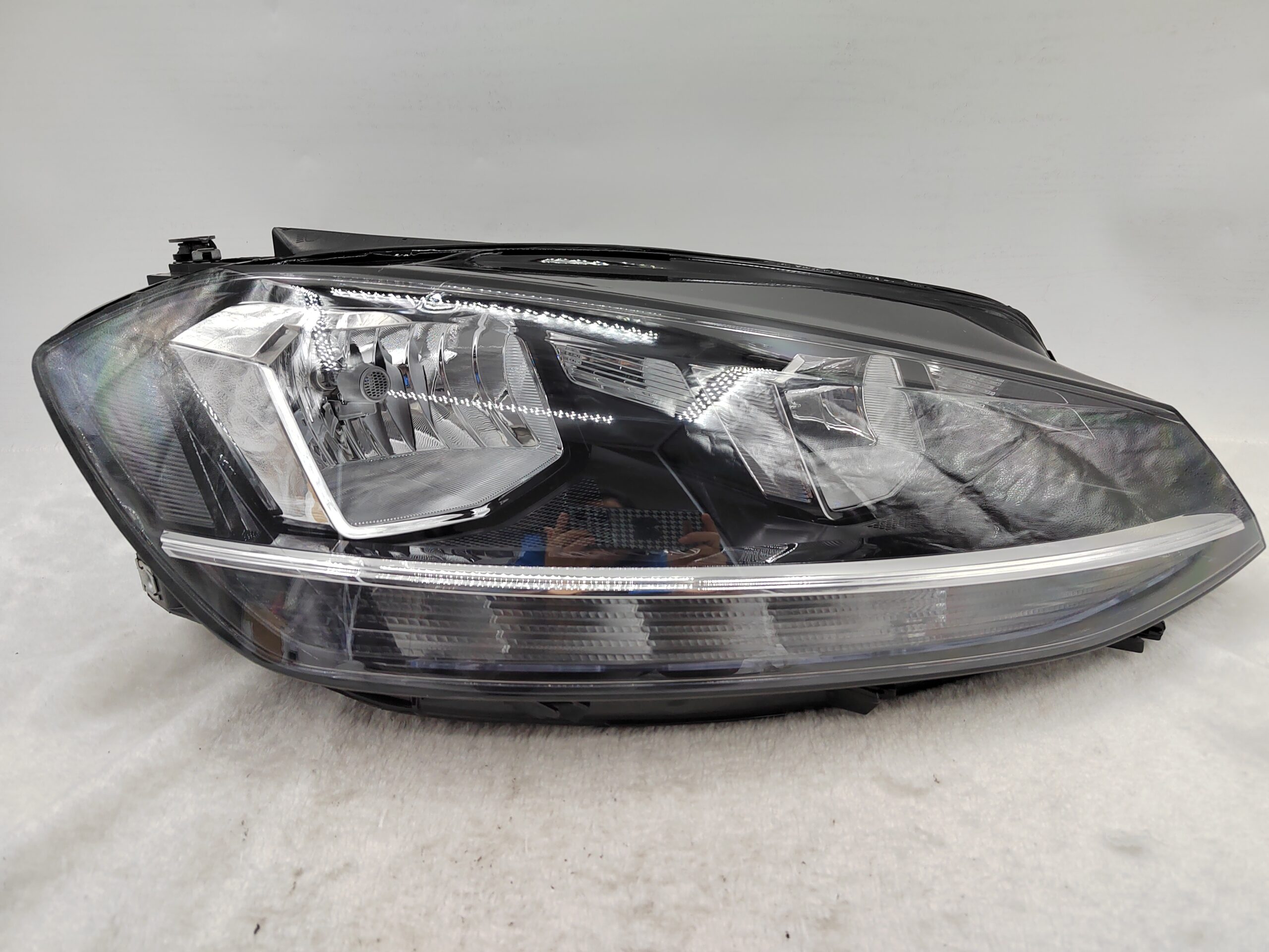 VOLKSWAGEN GOLF 2017-2019 HALOGEN R.H.S HEADLIGHT ASSEMBLY