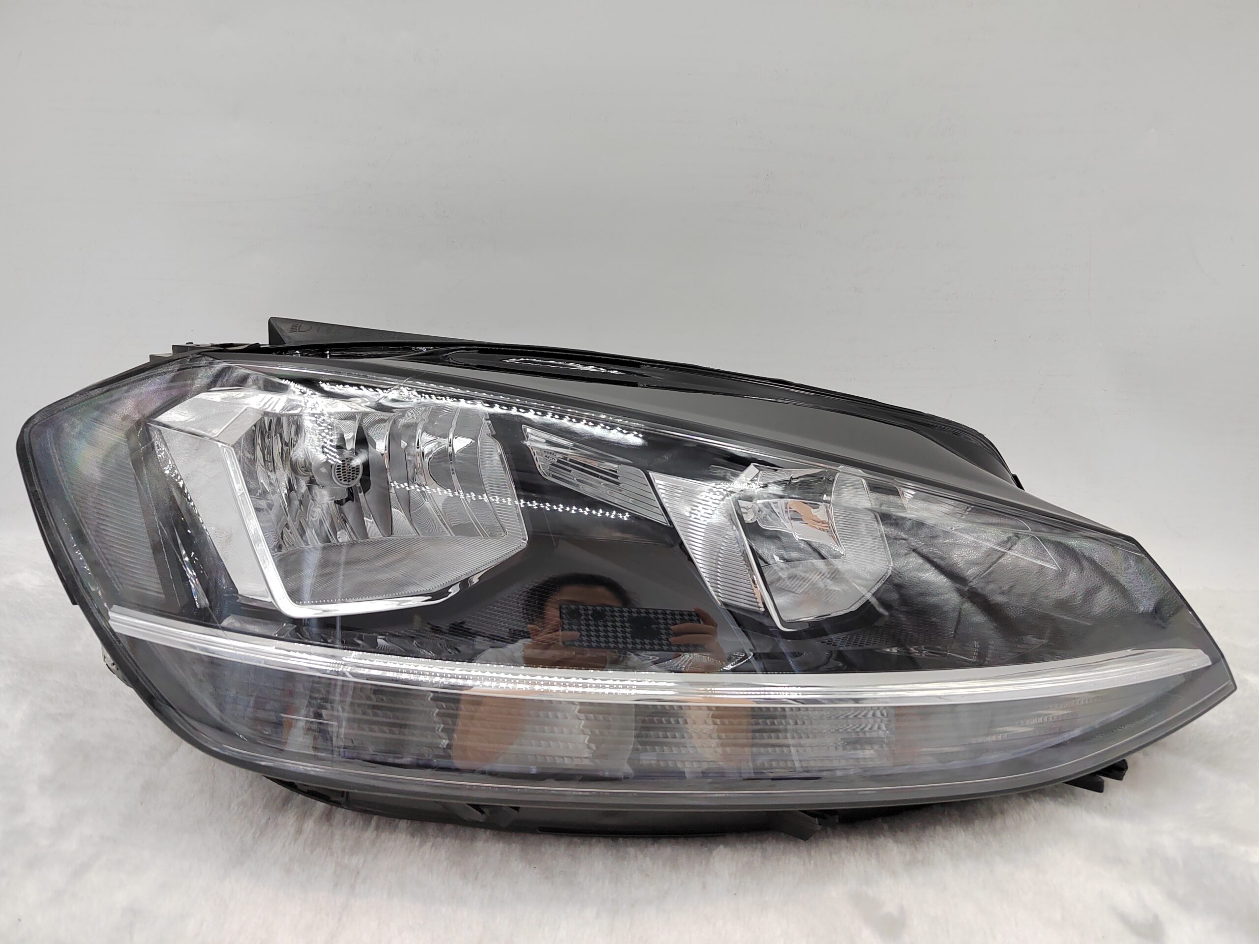 VOLKSWAGEN GOLF 2017-2019 HALOGEN R.H.S HEADLIGHT ASSEMBLY