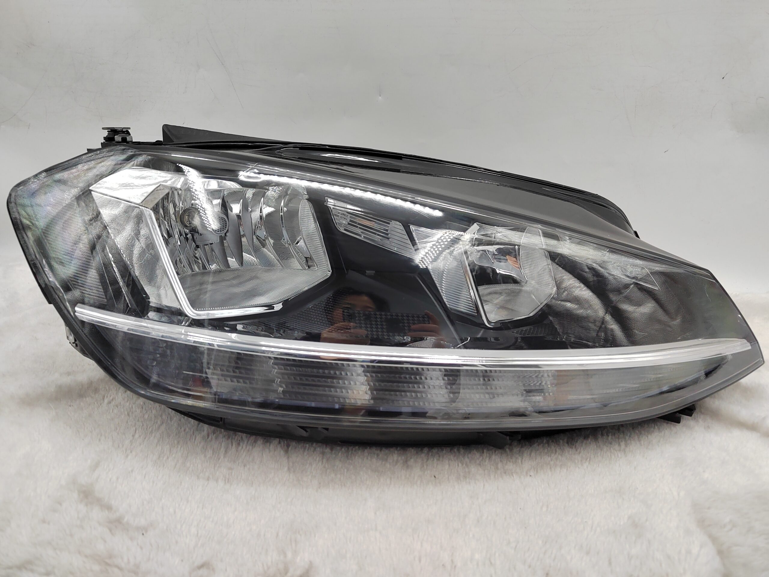 VOLKSWAGEN GOLF 2017-2019 HALOGEN R.H.S HEADLIGHT ASSEMBLY