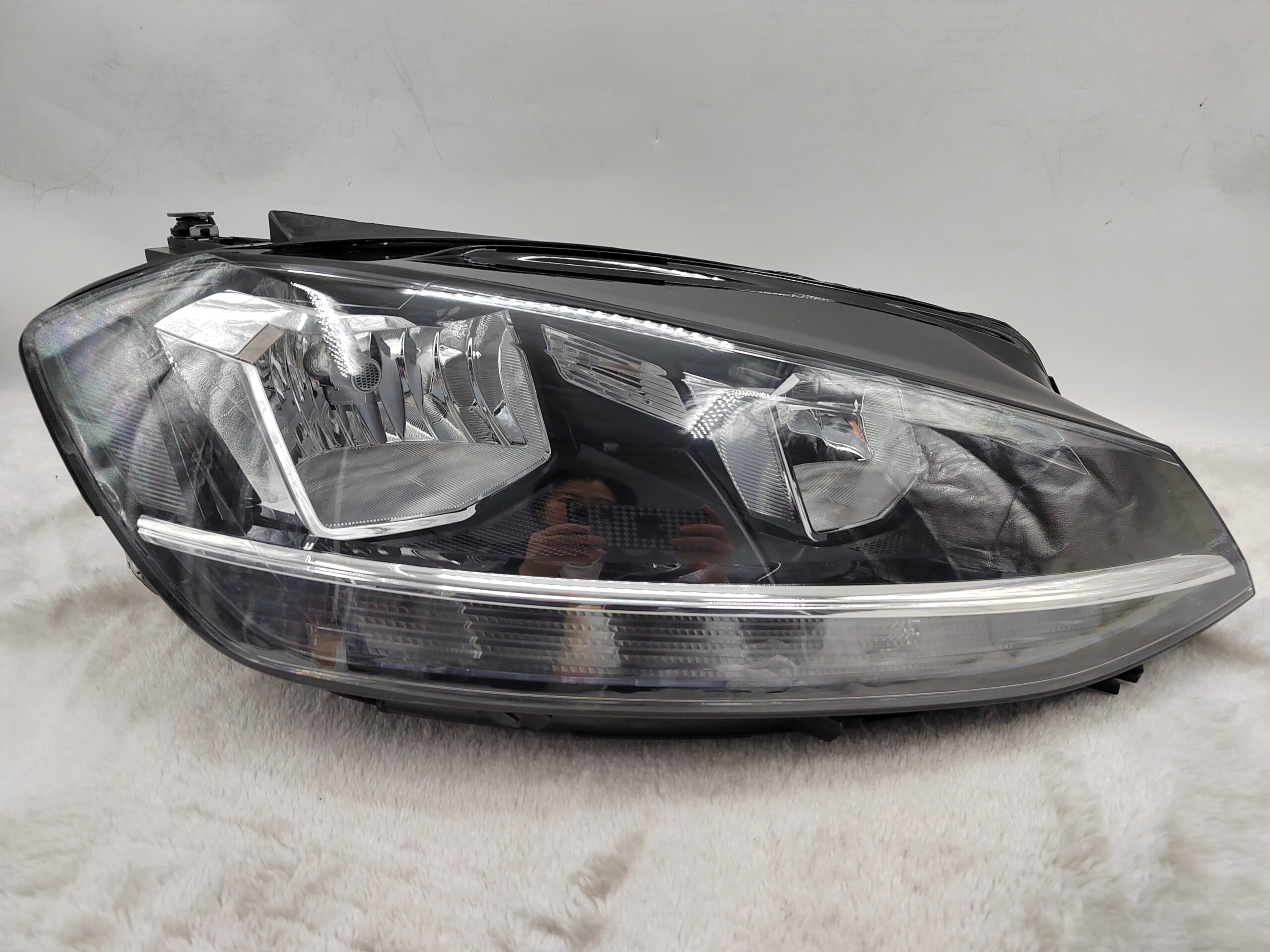 VOLKSWAGEN GOLF 2017-2019 HALOGEN R.H.S HEADLIGHT ASSEMBLY