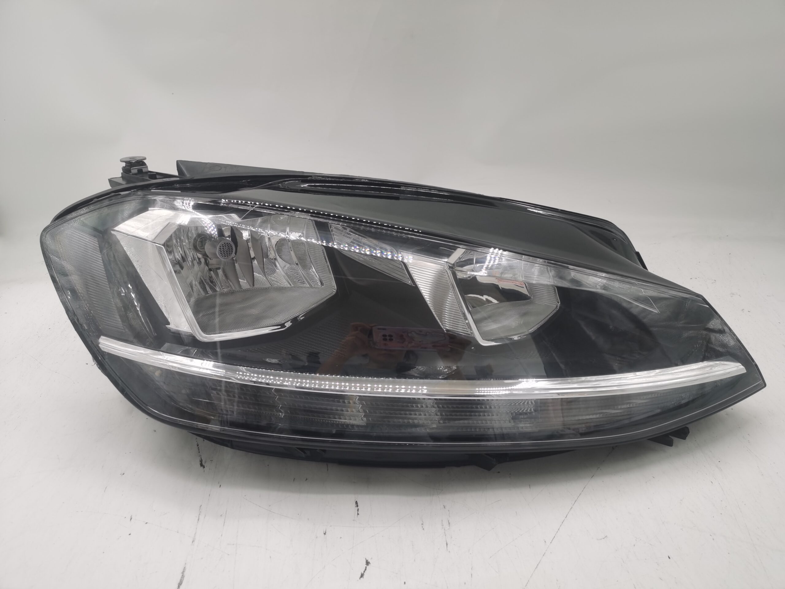 VOLKSWAGEN GOLF 2017-2019 HALOGEN R.H.S HEADLIGHT ASSEMBLY