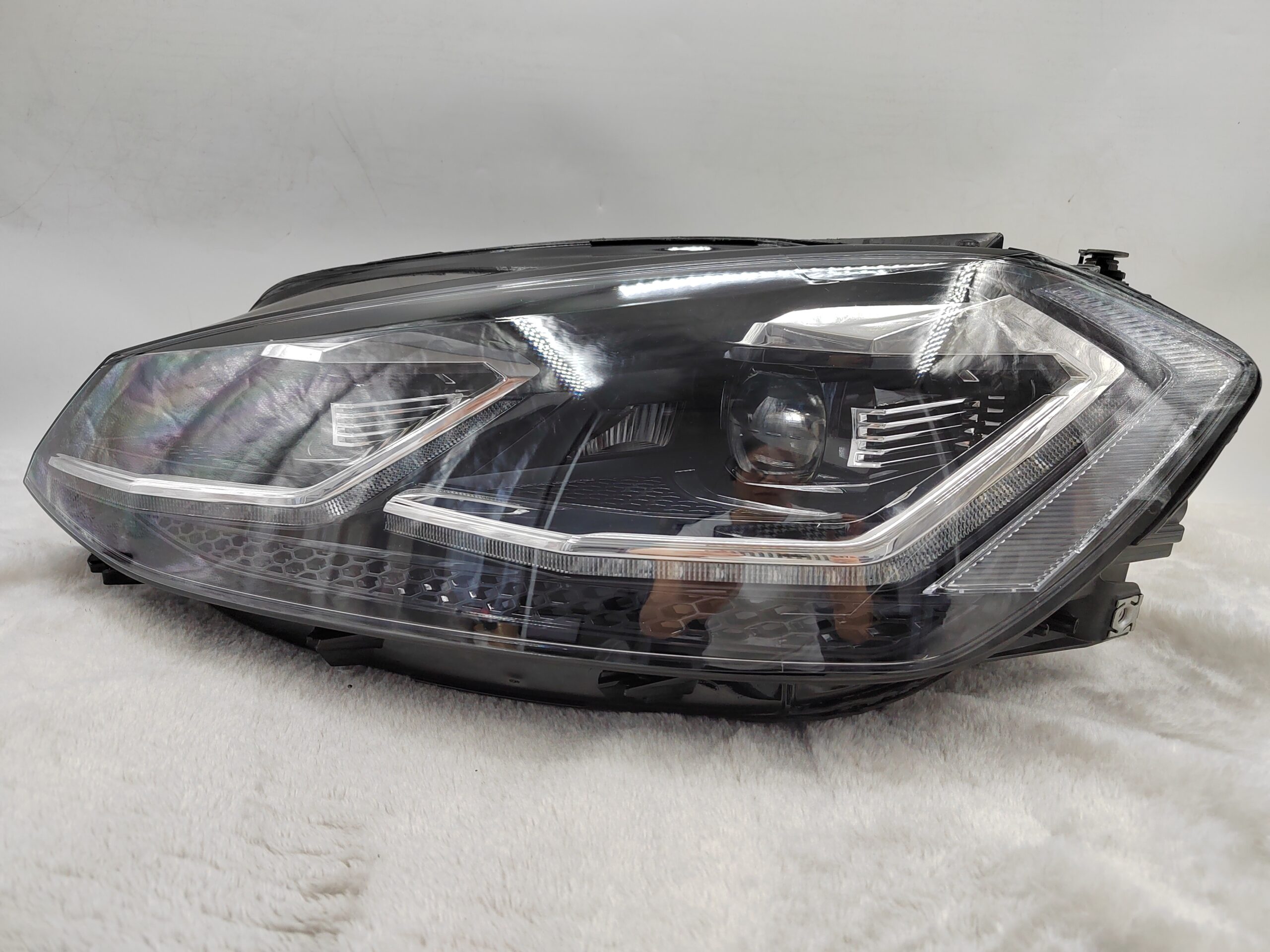 VOLKSWAGEN GOLF 2017-2019 LED L.H.S HEADLIGHT ASSEMBLY