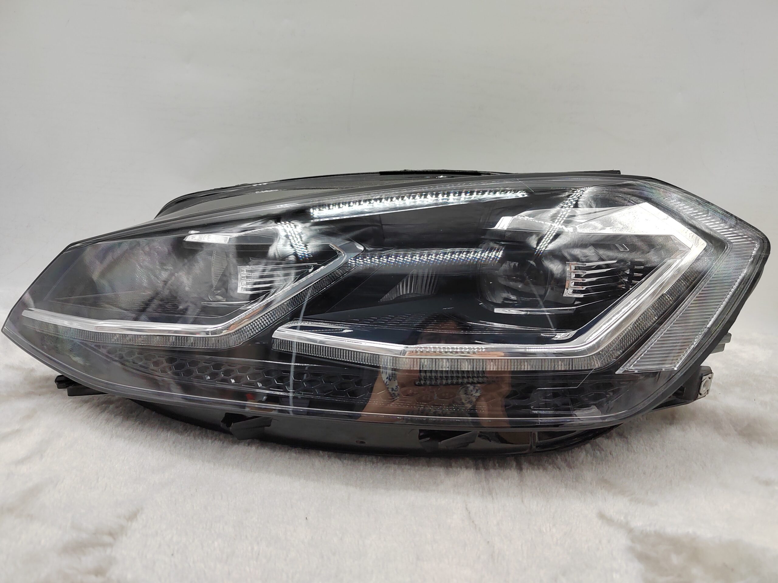 VOLKSWAGEN GOLF 2017-2019 LED L.H.S HEADLIGHT ASSEMBLY