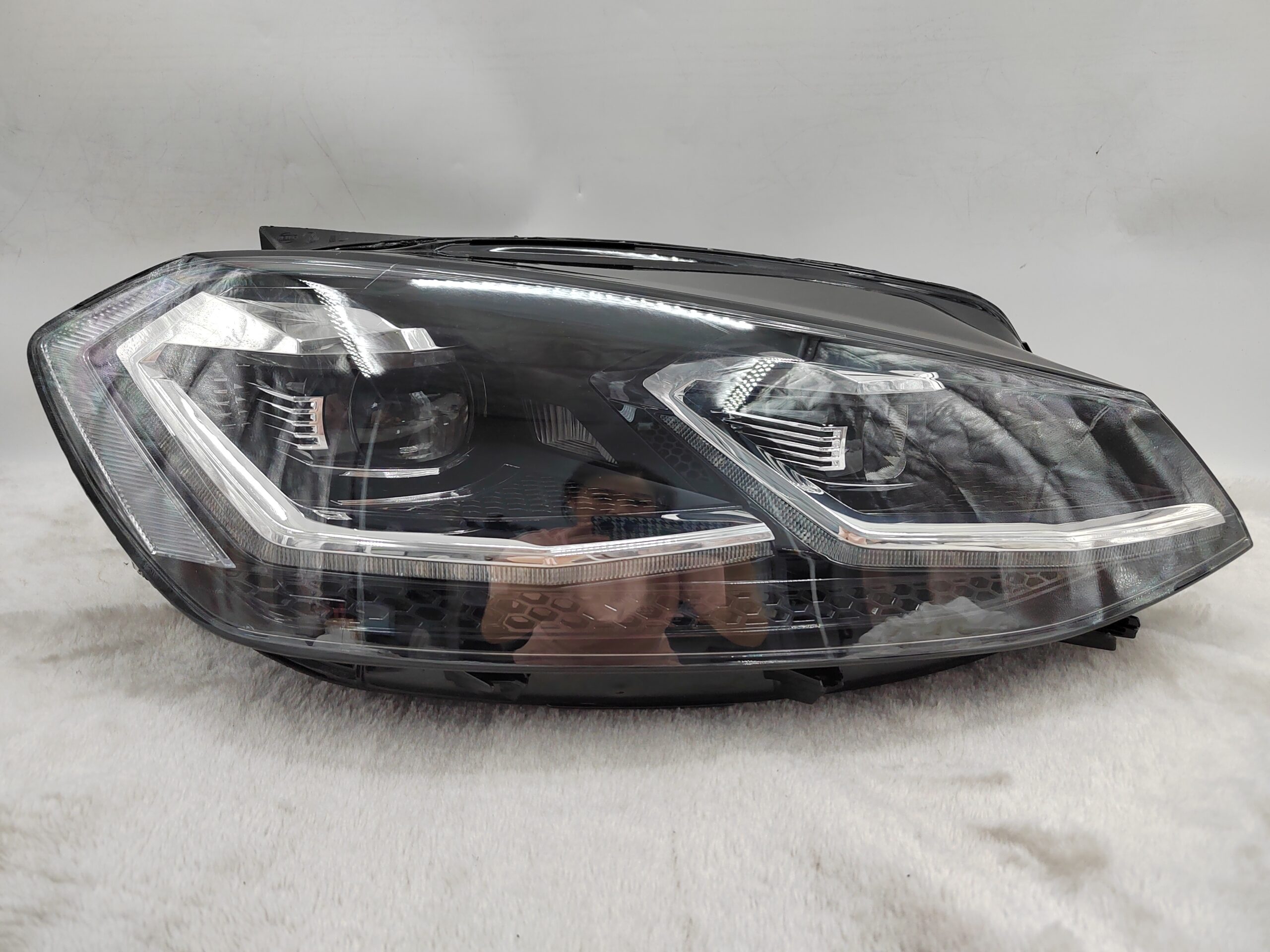 VOLKSWAGEN GOLF 2017-2019 LED R.H.S HEADLIGHT ASSEMBLY