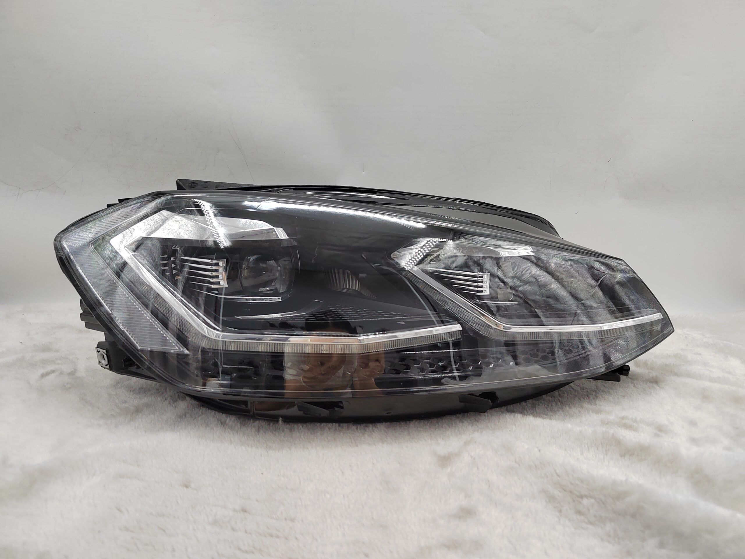 VOLKSWAGEN GOLF 2017-2019 LED R.H.S HEADLIGHT ASSEMBLY