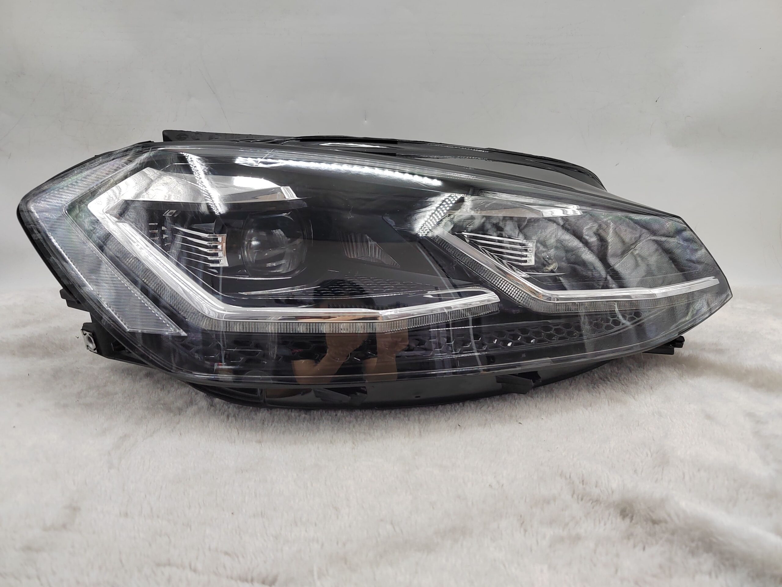 VOLKSWAGEN GOLF 2017-2019 LED R.H.S HEADLIGHT ASSEMBLY