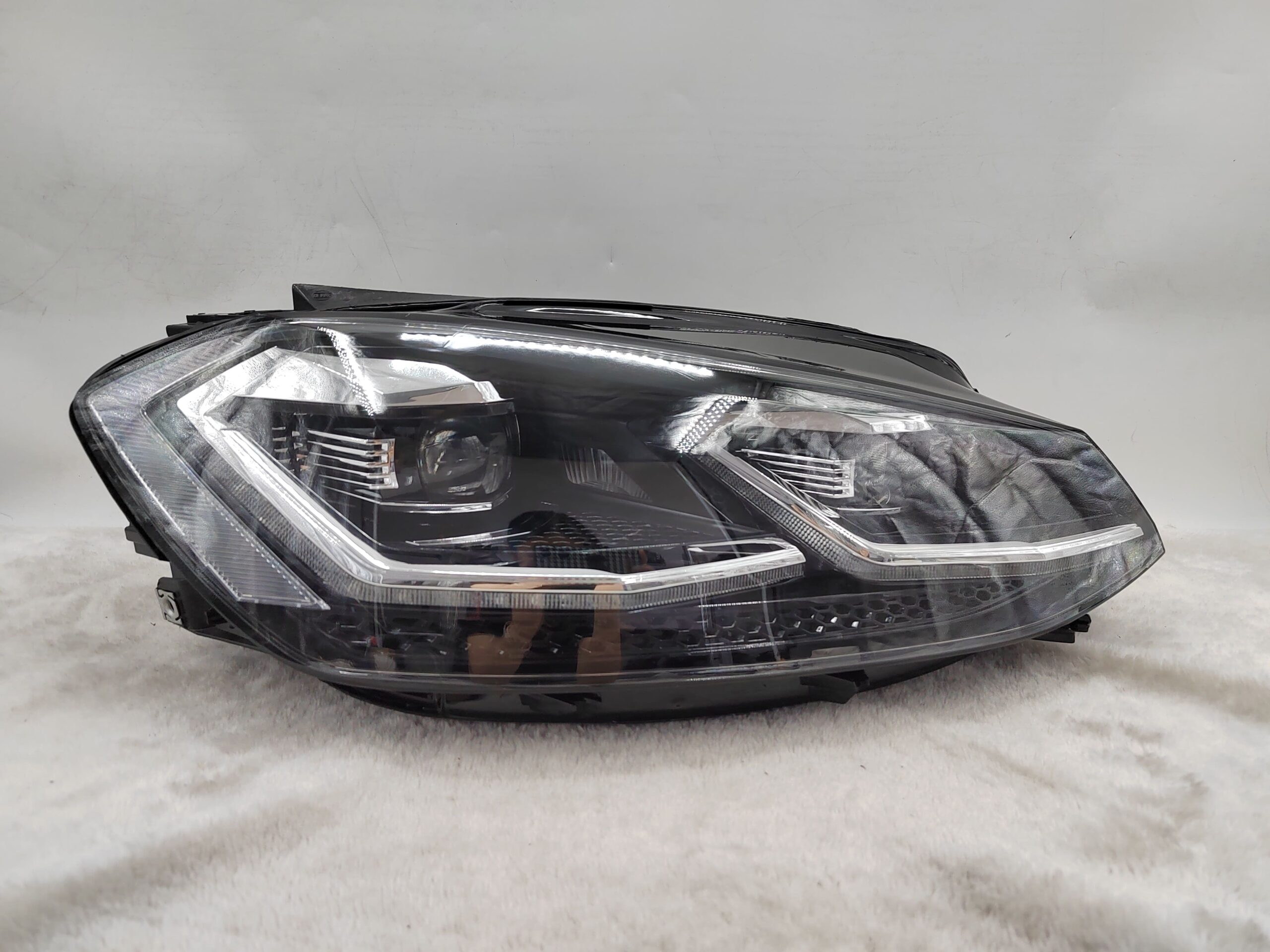 VOLKSWAGEN GOLF 2017-2019 LED R.H.S HEADLIGHT ASSEMBLY