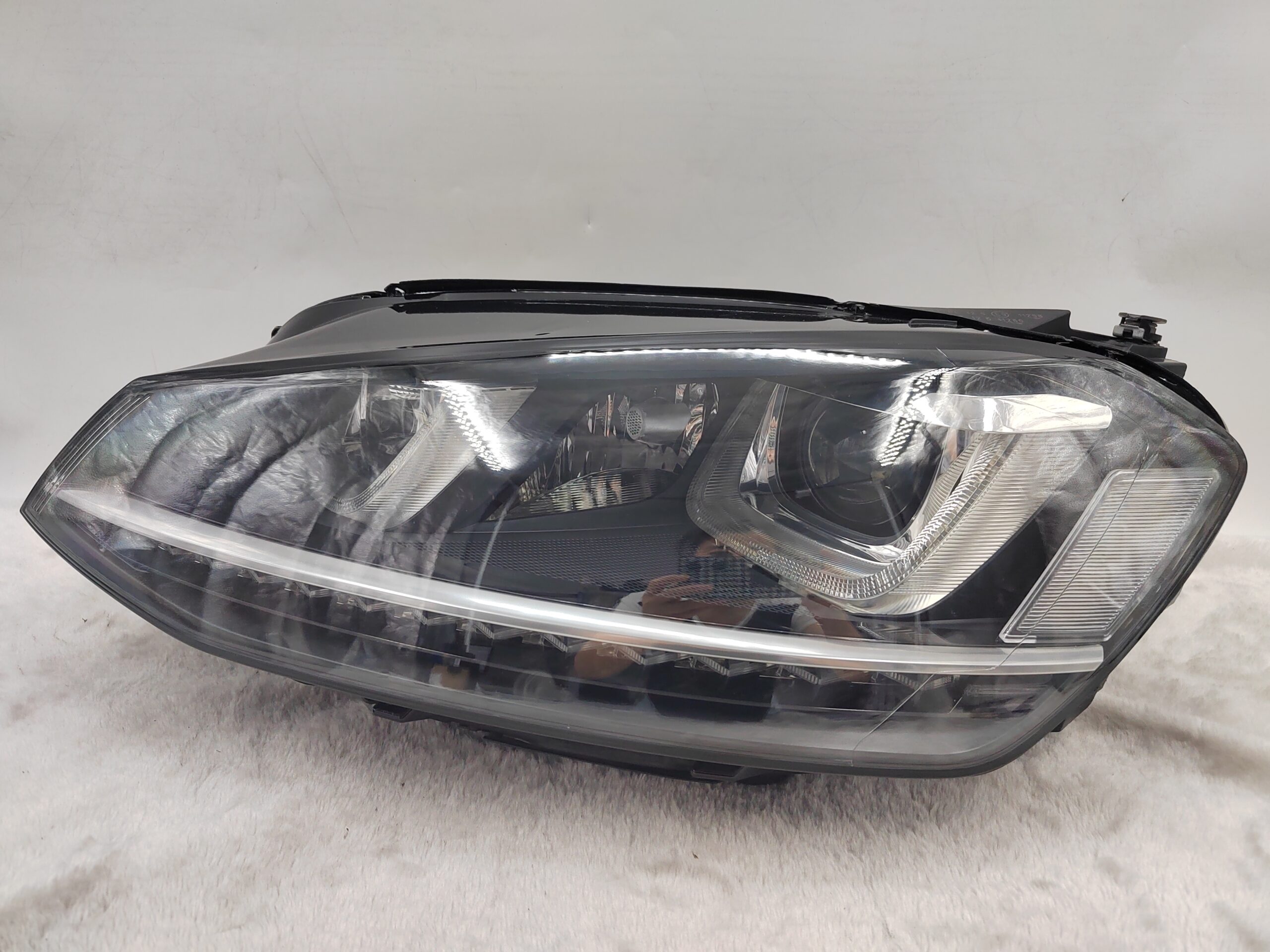 VOLKSWAGEN GOLF 2017-2019 XENON L.H.S HEADLIGHT ASSEMBLY