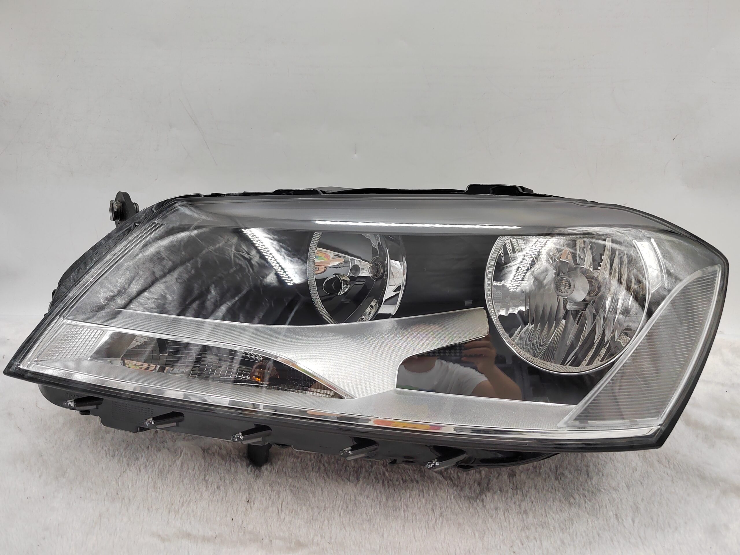 VOLKSWAGEN PASSAT B7 2011-2014 HALOGEN L.H.S HEADLIGHT ASSEMBLY