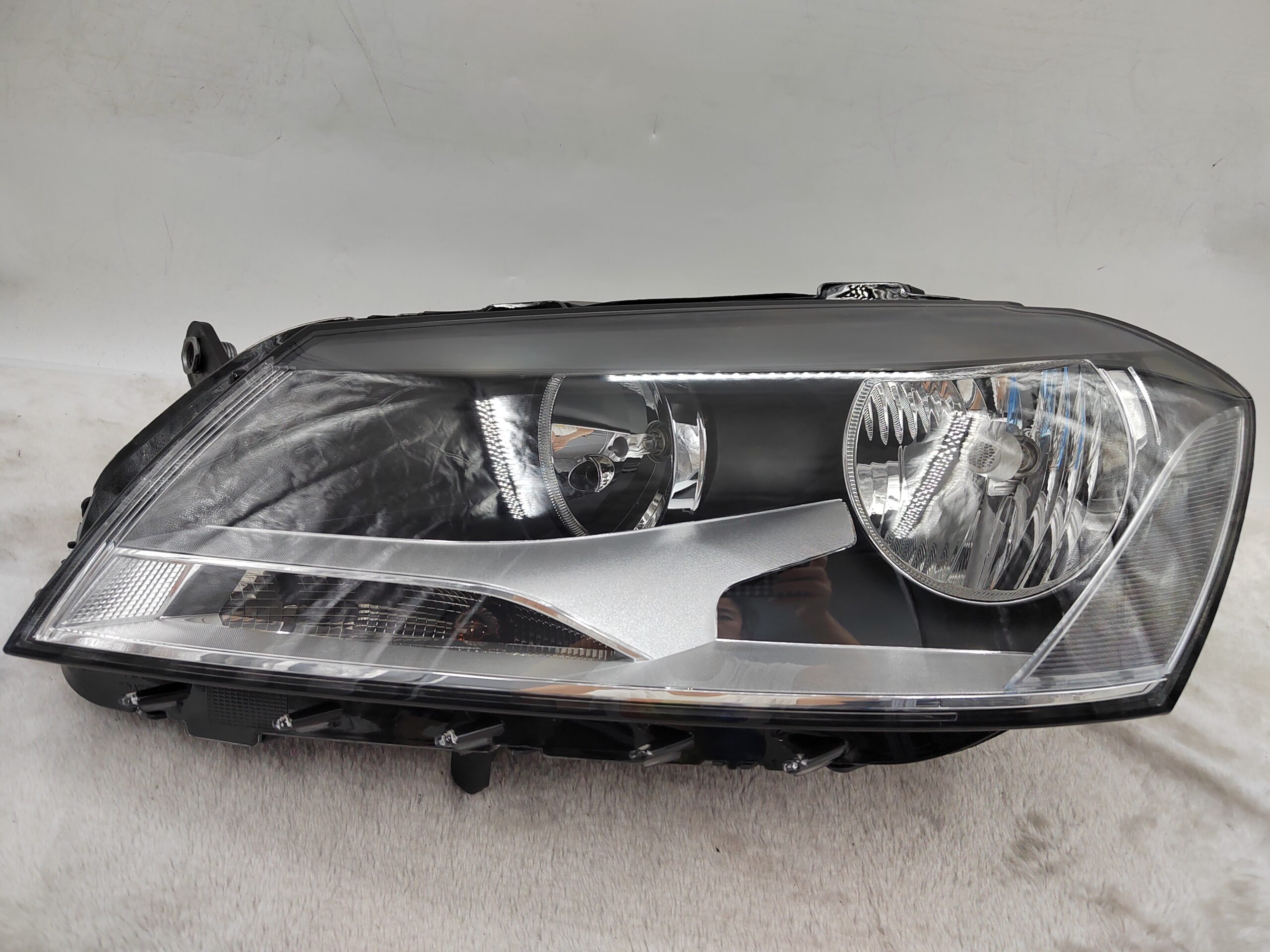 VOLKSWAGEN PASSAT B7 2011-2014 HALOGEN L.H.S HEADLIGHT ASSEMBLY