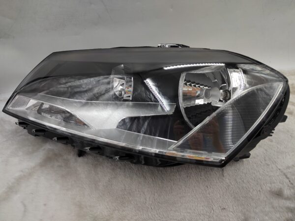 VOLKSWAGEN PASSAT B7 2011-2014 HALOGEN L.H.S HEADLIGHT ASSEMBLY