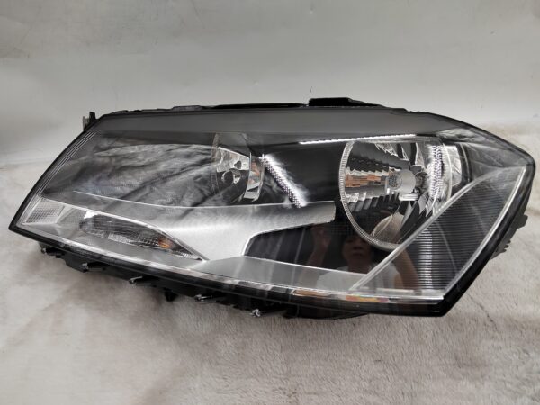 VOLKSWAGEN PASSAT B7 2011-2014 HALOGEN L.H.S HEADLIGHT ASSEMBLY