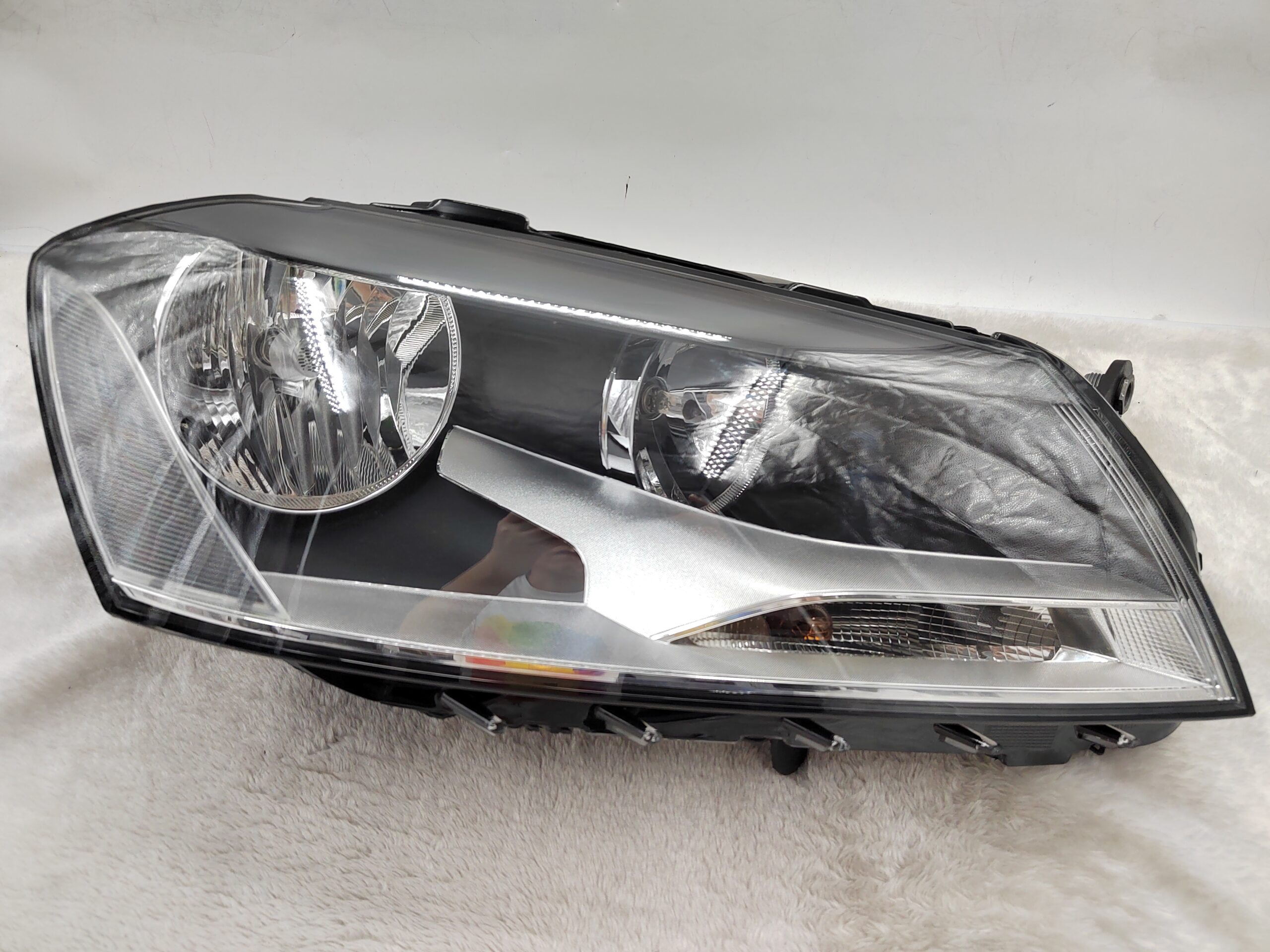 VOLKSWAGEN PASSAT B7 2011-2014 HALOGEN R.H.S HEADLIGHT ASSEMBLY