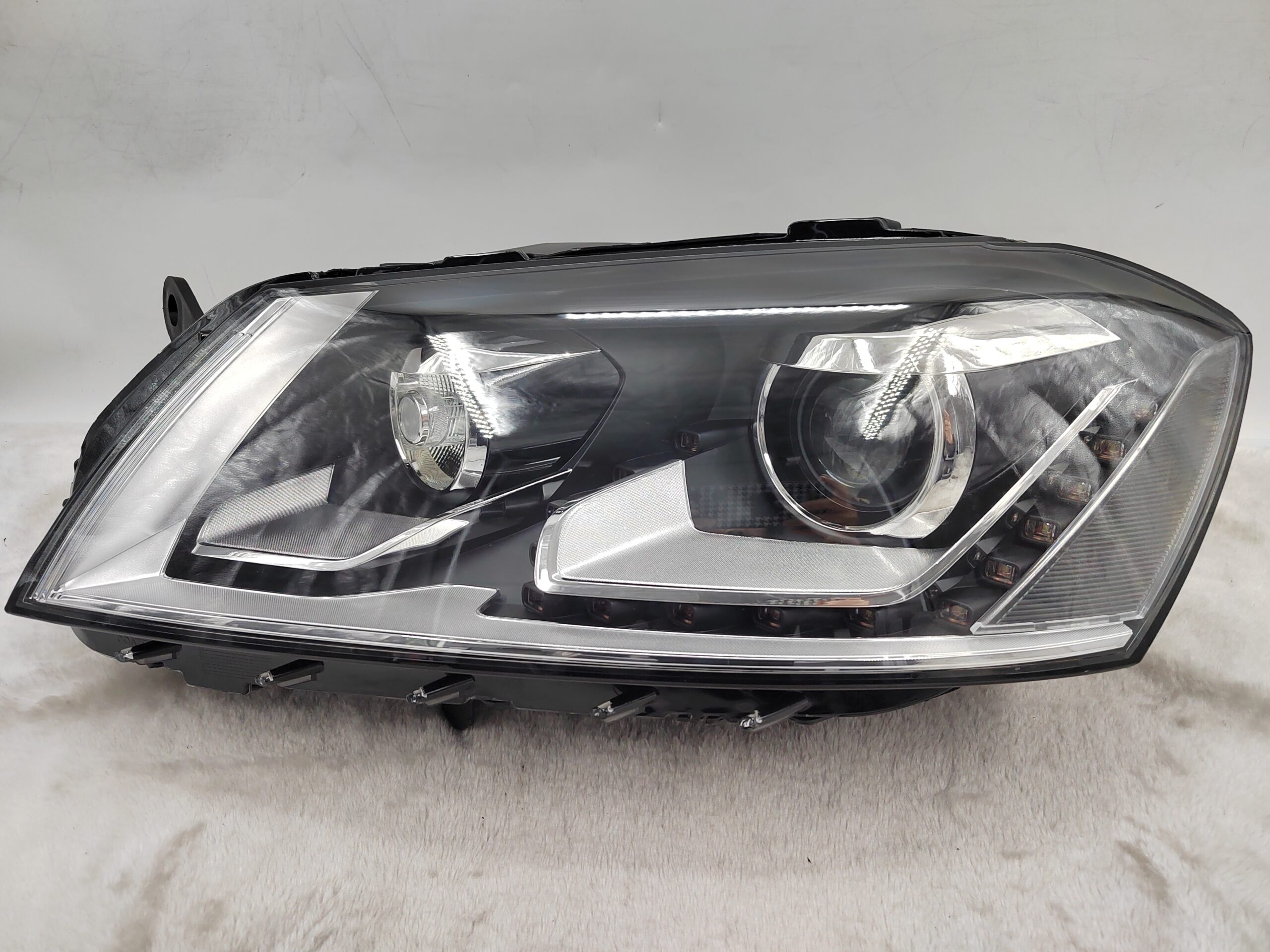 VOLKSWAGEN PASSAT B7 2011-2014 XENON L.H.S HEADLIGHT ASSEMBLY