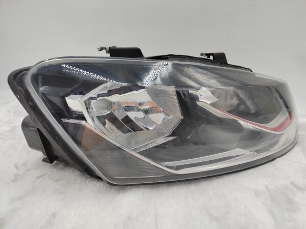 VOLKSWAGEN POLO 2014-2017 HALOGEN R.H.S HEADLIGHT ASSEMBLY