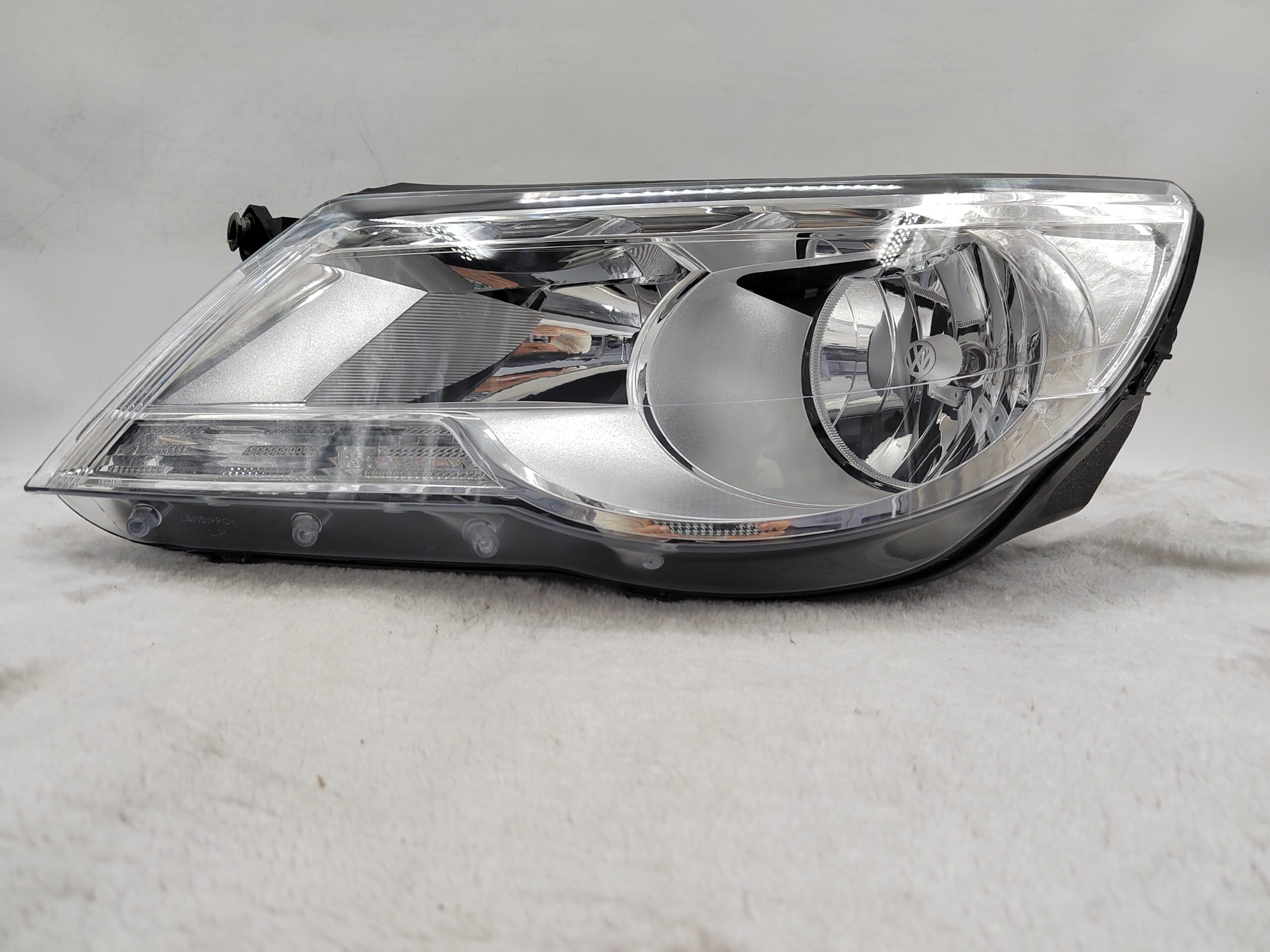 VOLKSWAGEN TIGUAN 2007-2011 HALOGEN L.H.S HEADLIGHT ASSEMBLY